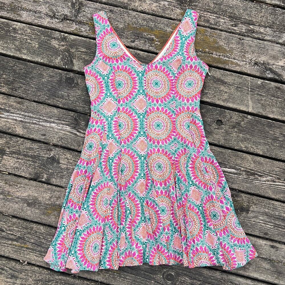 HD in Paris Fit and Flare Dress Womens 6 Pink Medallion Print Excellent V-Neck